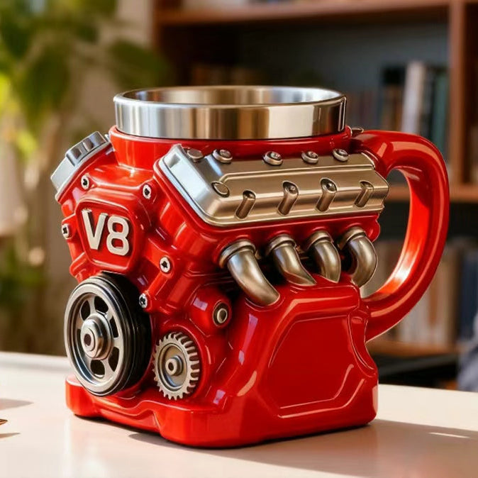 Nejlepší hrnek s motivem motoru! Stejně silný jako on – odolný, statečný a připravený čelit jakékoli výzvě! Věnováno těm, kteří jedou na odhodlání, ocelové vůli a kávě.